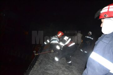 La incendiu au intervenit șase autospeciale, 25 de pompieri militari și 21 de pompieri voluntari