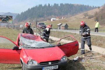 Autoturismul Opel Corsa implicat în accident