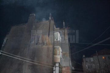 Blocul incendiat din Broșteni