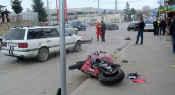 Impactul motocicletei cu mașina i-a fost fatal tânărului de 25 de ani. Foto: CRONICA de FĂLTICENI