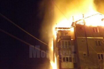 Flăcările au cuprins rapid blocul cu patru etaje