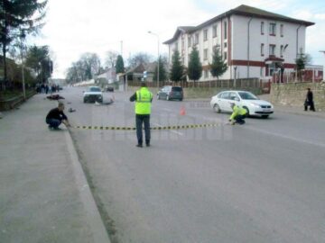 Impactul motocicletei cu mașina i-a fost fatal tânărului de 25 de ani. Foto: CRONICA de FĂLTICENI