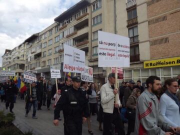 Aproape 200 de suceveni au participat la „Marșul pentru viață”, miting anti-avort
