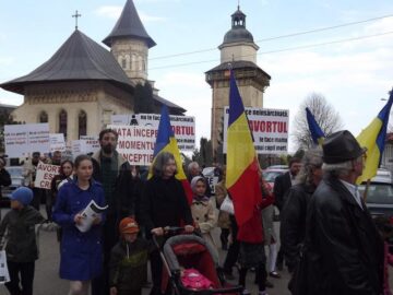 Aproape 200 de suceveni au participat la „Marșul pentru viață”, miting anti-avort