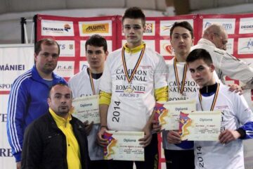 Ștafeta de la CSȘ Rădăuți, campioană națională la 4x400 metri, alături de antrenorul Bogdan Roșcăneanu