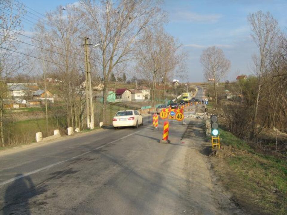 Pe DN 29 se lucrează la podurile pentru subtraversarea apelor din pâraiele care se intersectează cu șoseaua