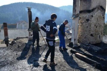 Valoarea pagubelor a fost estimată la aproximativ 250.000 de lei. Foto: www.facebook.com/orasbrosteni
