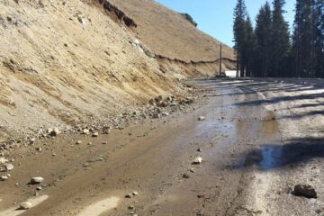 Căderile de pe versanți pe drumul turistic Pojorata-Rarău, la finele săptămânii trecute