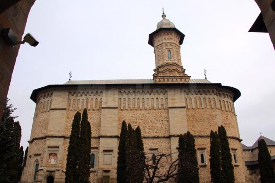 Frescele Bisericii „Pogorarea Sfântului Duh” din Mănăstirea Dragomirna, restaurate cu fonduri europene, ar putea primi Premiul Publicului 2014