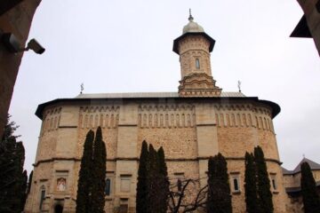 Frescele Bisericii „Pogorarea Sfântului Duh” din Mănăstirea Dragomirna, restaurate cu fonduri europene, ar putea primi Premiul Publicului 2014