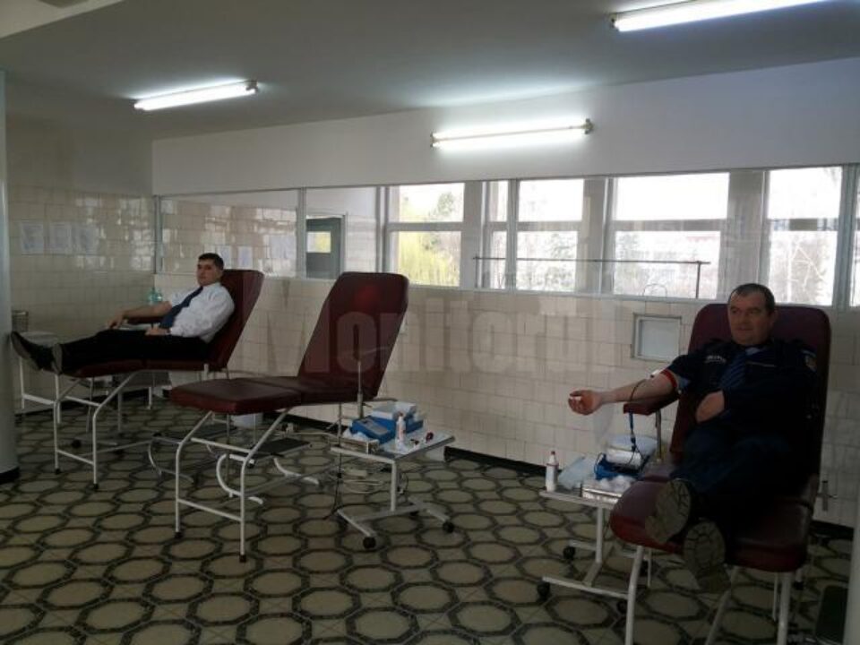 30 de angajați ai IPJ Suceava au donat sânge de Ziua Poliției Române