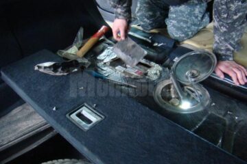 Țigări de contrabandă ascunse în locașuri special amenajate