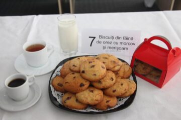 Biscuiți din făină de orez, cu morcov și merișoare