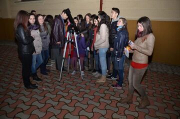 Sâmbătă, în curtea Colegiului „Nicu Gane”, între orele 20,30 și 21,30, fălticenenii au sărbătorit Ora Pământului