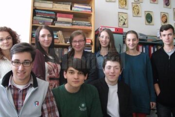 Nouă elevi de la Colegiul „Alexandru cel Bun” din Gura Humorului sunt implicați într-un program în parteneriat cu „Schools Across Borders”