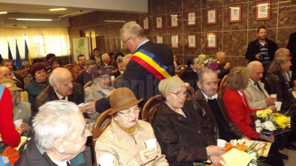 18 cupluri care au împlinit 50 de ani de căsătorie au fost sărbătorite la sediul Primariei Suceava