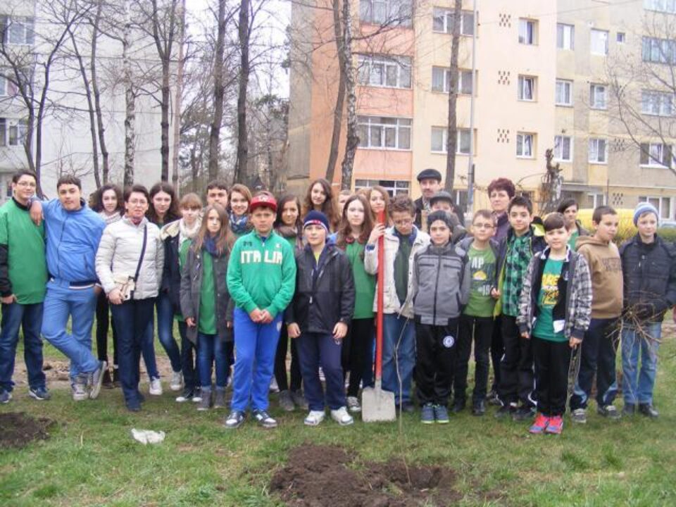 Membrii patrulei eco „4la verde” a Școlii Gimnaziale nr. 4 Suceava