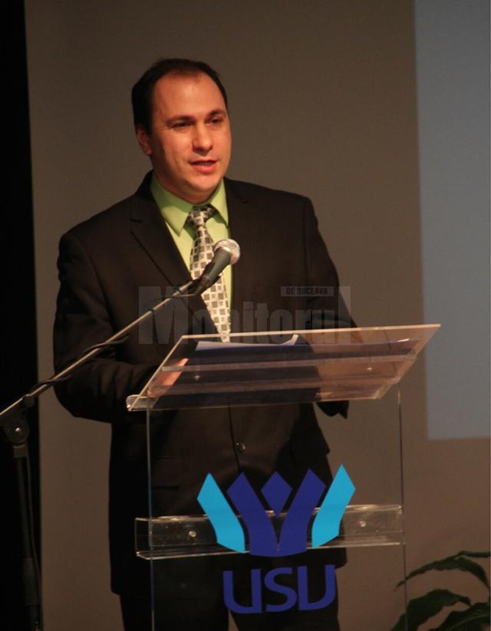 Prof. univ. dr. ing. Mihai Dimian, prorector responsabil de activitatea științifică Prof. univ. dr. ing. Mihai Dimian, prorector responsabil de activitatea științifică
