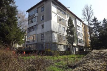 De ieri au început lucrările de deviere a conductelor de gaz metan care traversau spațiul verde de lângă blocul 5A de pe strada Mărășești
