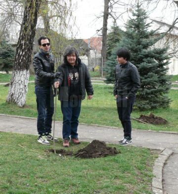 Vedetele au plantat copaci la Fălticeni și Câmpulung Moldovenesc