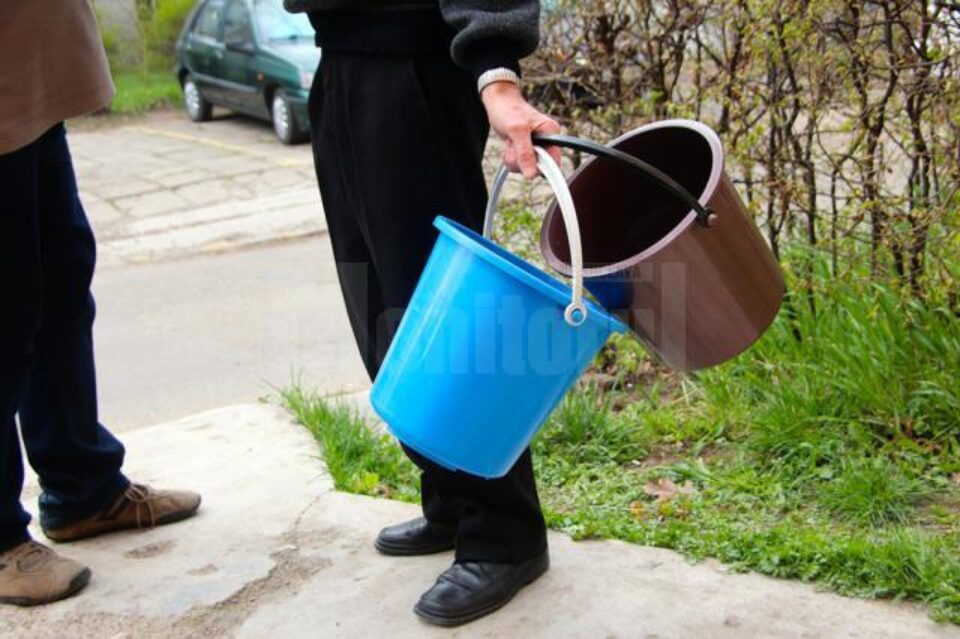 Blocul H10, de pe strada Oituz, a devenit blocul-problemă pentru toți furnizorii de utilități