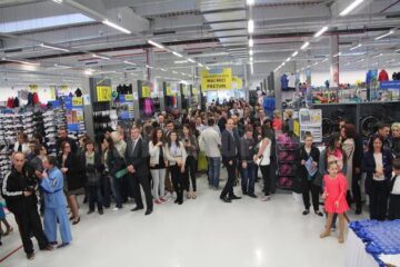 Cel mai mare magazin de articole sportive din Suceava, Decathlon, și-a deschis de azi porțile