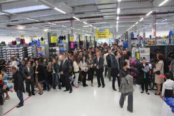 Cel mai mare magazin de articole sportive din Suceava, Decathlon, și-a deschis de azi porțile