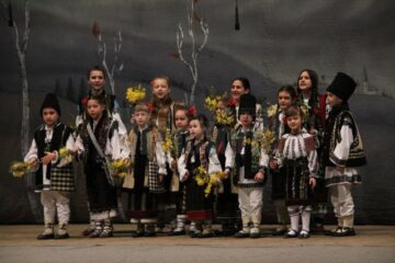Cântece și versuri religioase, interpretate de copii și tineri, pe scena suceveană