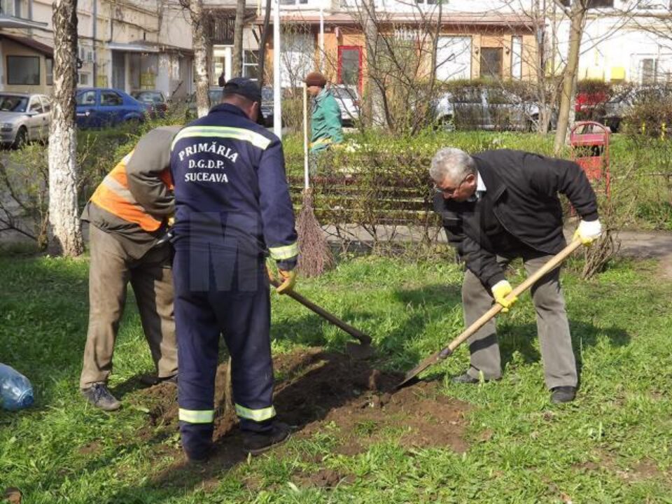 Primarul Ion Lungu a participat la campania de curățenie a orașului pentru al 10-lea an consecutiv