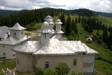 Mănăstirea Piatra Tăieturii. Sursa: ecomunitate.ro