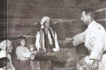 Aspecte din viața rurală a comunei, în jurul anului 1928 Foto: Historia