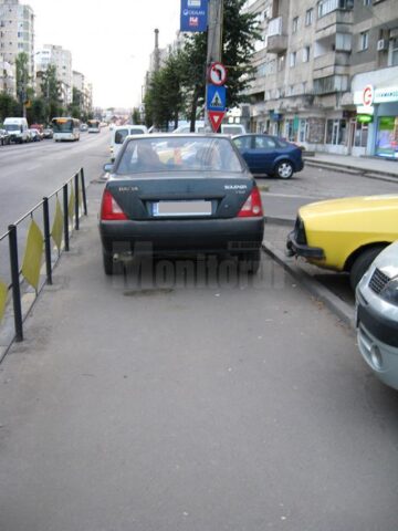 Sute de amenzi pentru șoferii care își parchează neregulamentar mașinile prin oraș