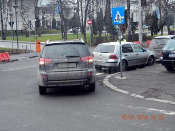 Sute de amenzi pentru șoferii care își parchează neregulamentar mașinile prin oraș