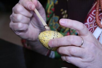 Ateliere de încondeiat ouă, la Liceului Tehnologic „Vasile Cocea” din Moldovița