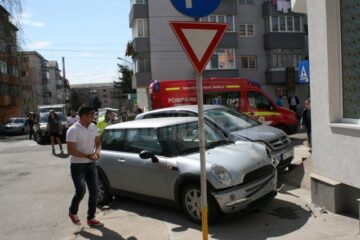 Mașinile implicate în accident