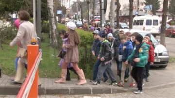 Elevii au forfotit, pe parcursul întregii zile, pe străzile orașului