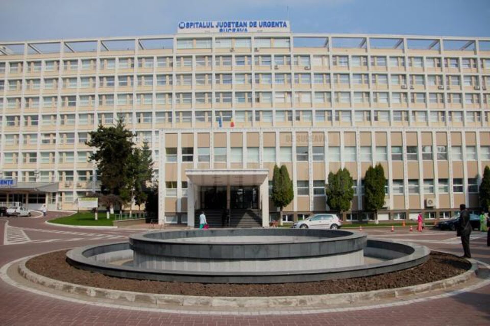 Fântâna arteziană este plină doar cu apă de ploaie