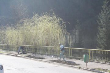 Comuna Fundu Moldovei are serviciu de salubritate și coșuri de gunoi la marginea drumului județean