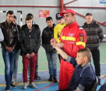 Până la vacanța de vară, elevii fălticeneni învață să acorde corect primul ajutor