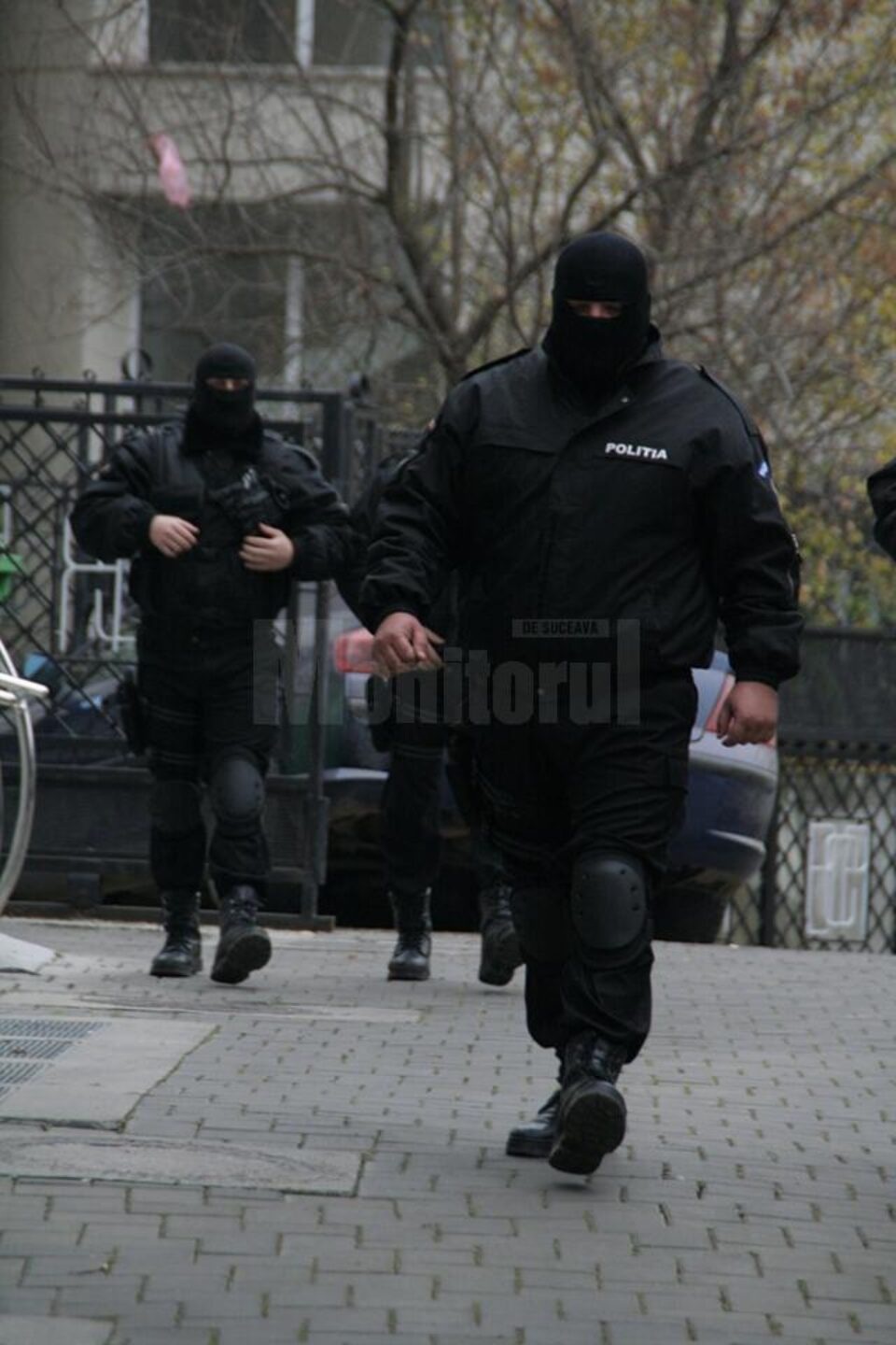 Cinci caguliști din cadrul Serviciului de Acțiuni Speciale al Poliției, acuzați că l-au bătut pe agentul de pază