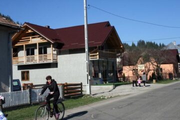 Fundu Moldovei: două lumi paralele la 86 de ani distanță