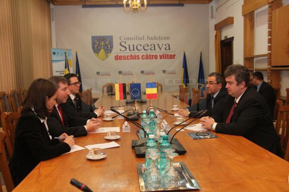 Ambasadorul Republicii Federale Germania la București, Excelența Sa Werner Hans Lauk, s-a întâlnit, ieri, la Palatul Administrativ, cu prefectul Florin Sinescu, și președintele CJ, Cătălin Nechifor Ambasadorul Republicii Federale Germania la București, Excelența Sa Werner Hans Lauk, s-a întâlnit, ieri, la Palatul Administrativ, cu prefectul Florin Sinescu, și președintele CJ, Cătălin Nechifor