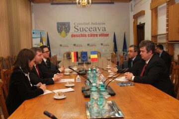 Ambasadorul Republicii Federale Germania la București, Excelența Sa Werner Hans Lauk, s-a întâlnit, ieri, la Palatul Administrativ, cu prefectul Florin Sinescu, și președintele CJ, Cătălin Nechifor