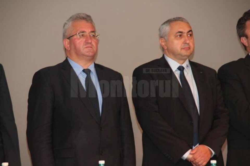 Primarul Ion Lungu și rectorul Valentin Popa încă mai caută soluții pentru a sprijini activitatea handbalistică din Suceava Primarul Ion Lungu și rectorul Valentin Popa încă mai caută soluții pentru a sprijini activitatea handbalistică din Suceava