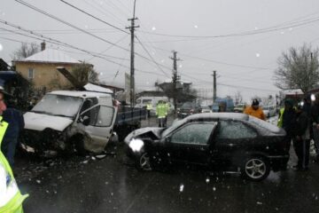 Mașinile implicate în accident