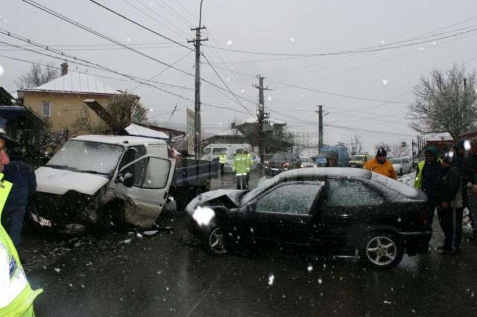 Mașinile implicate în accident