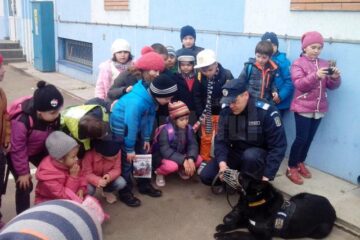 Câinii de serviciu ai Jandarmeriei, atracție pentru copii