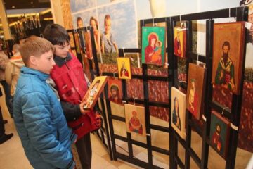 Expoziția „Fereastră spre cer”, ediția a VII-a, la Iulius Mall Suceava