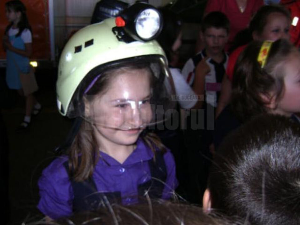 „Săptămâna altfel” la unitățile de pompieri din județ