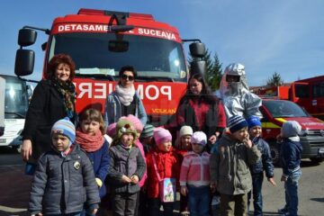 Pompierii ISU Suceava și-au deschis porțile pentru mii de copii din tot județul